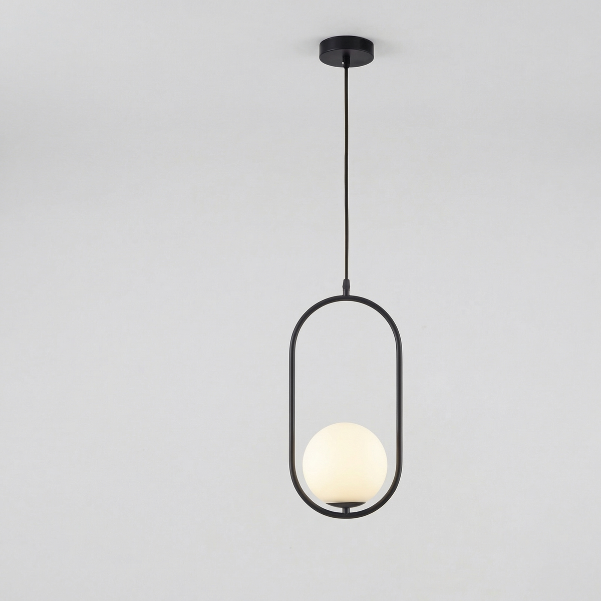 Suspension grand globe verre, structure dorée — Agathe