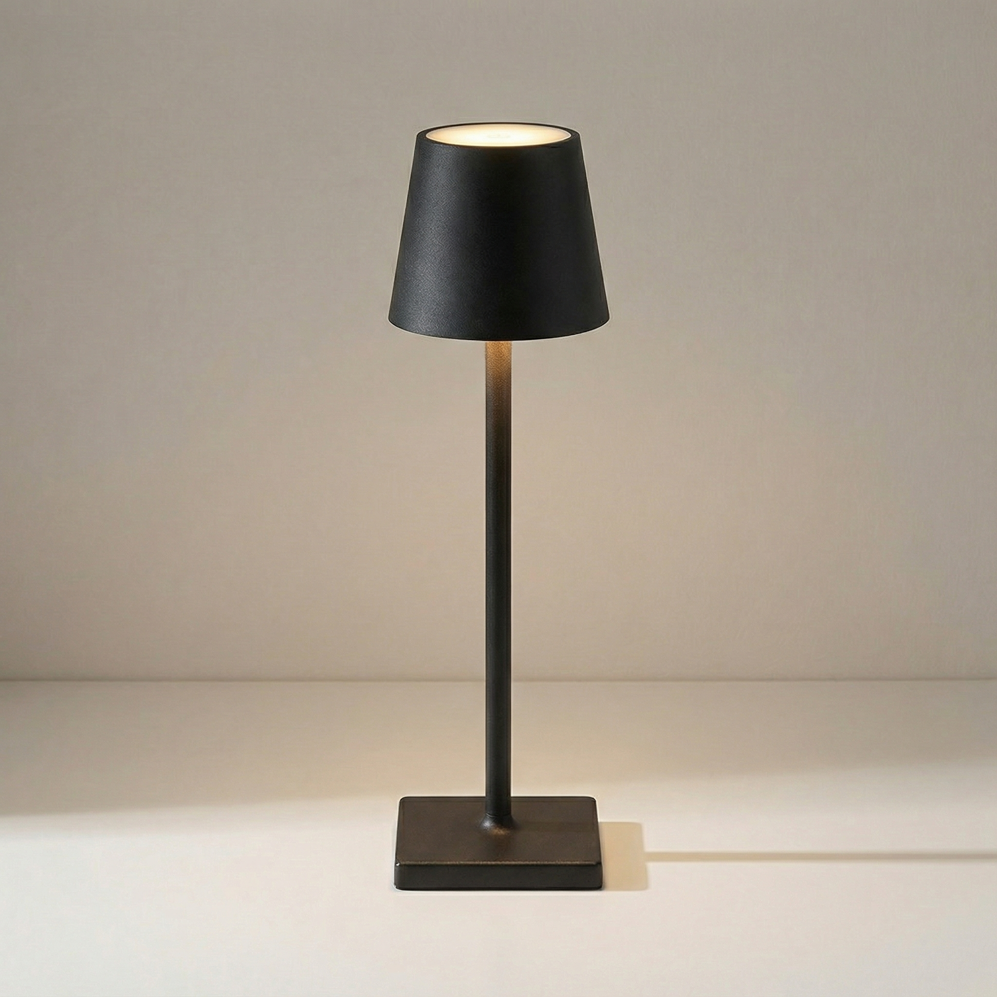 Lampe à poser tactile rechargeable — Aline