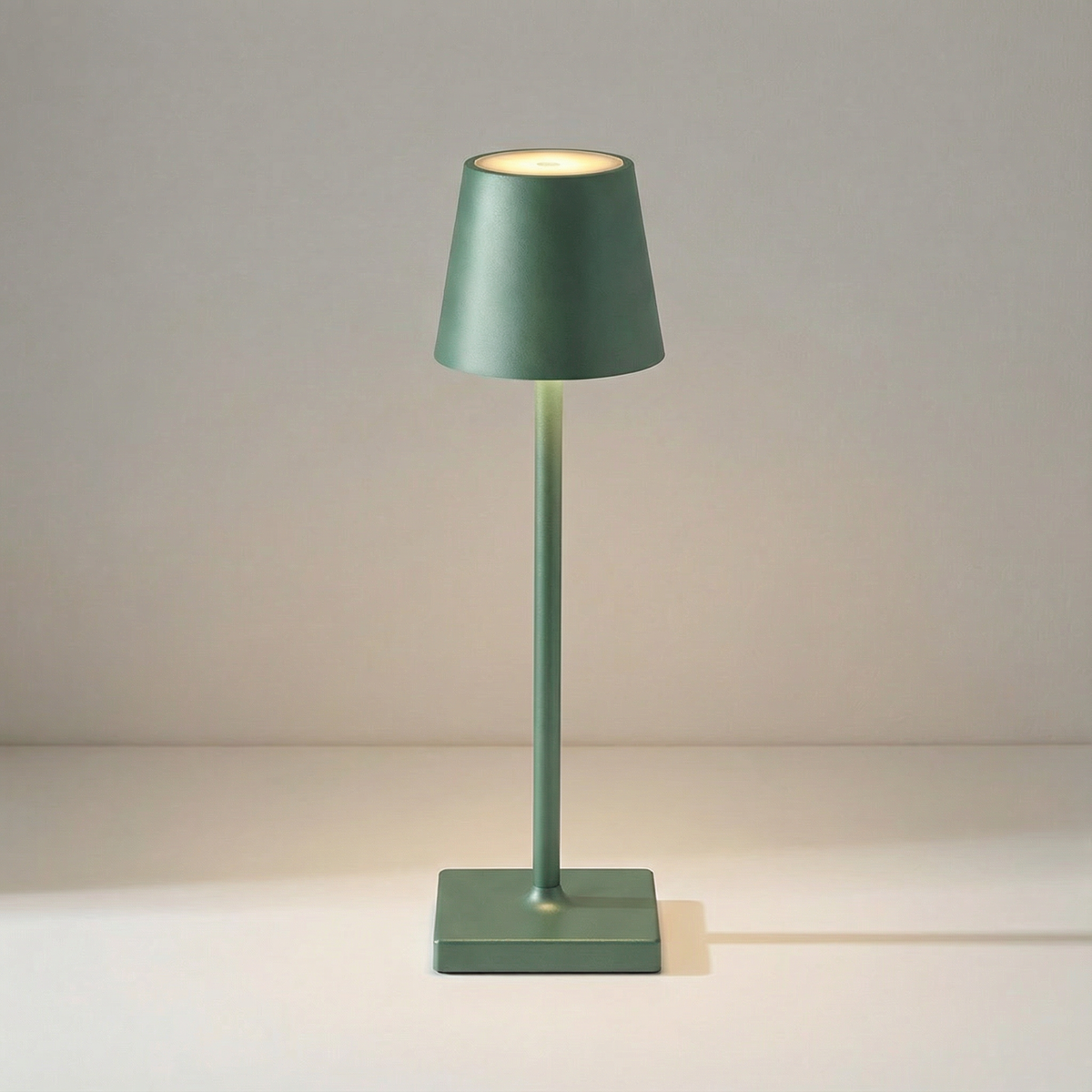 Lampe à poser tactile rechargeable — Aline