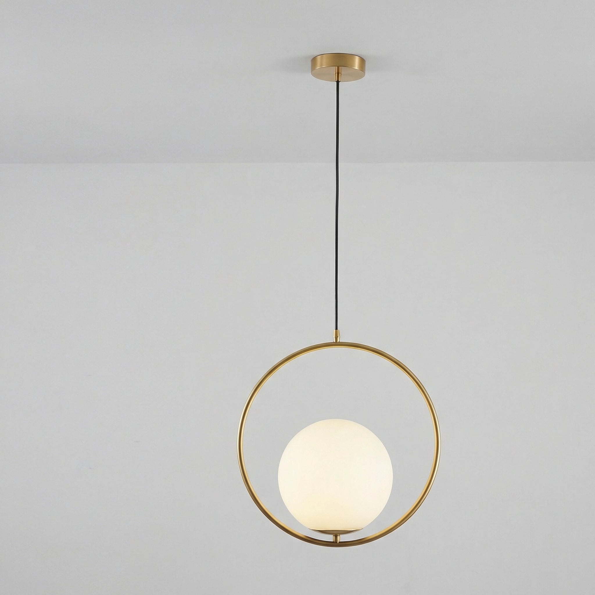 Suspension anneau doré et globe verre — Gabrielle