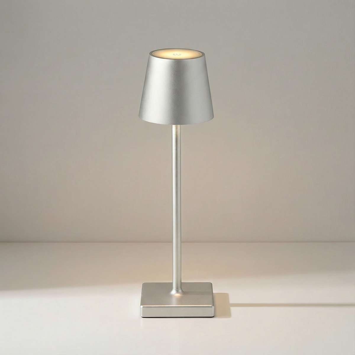 Lampe à poser tactile rechargeable — Aline