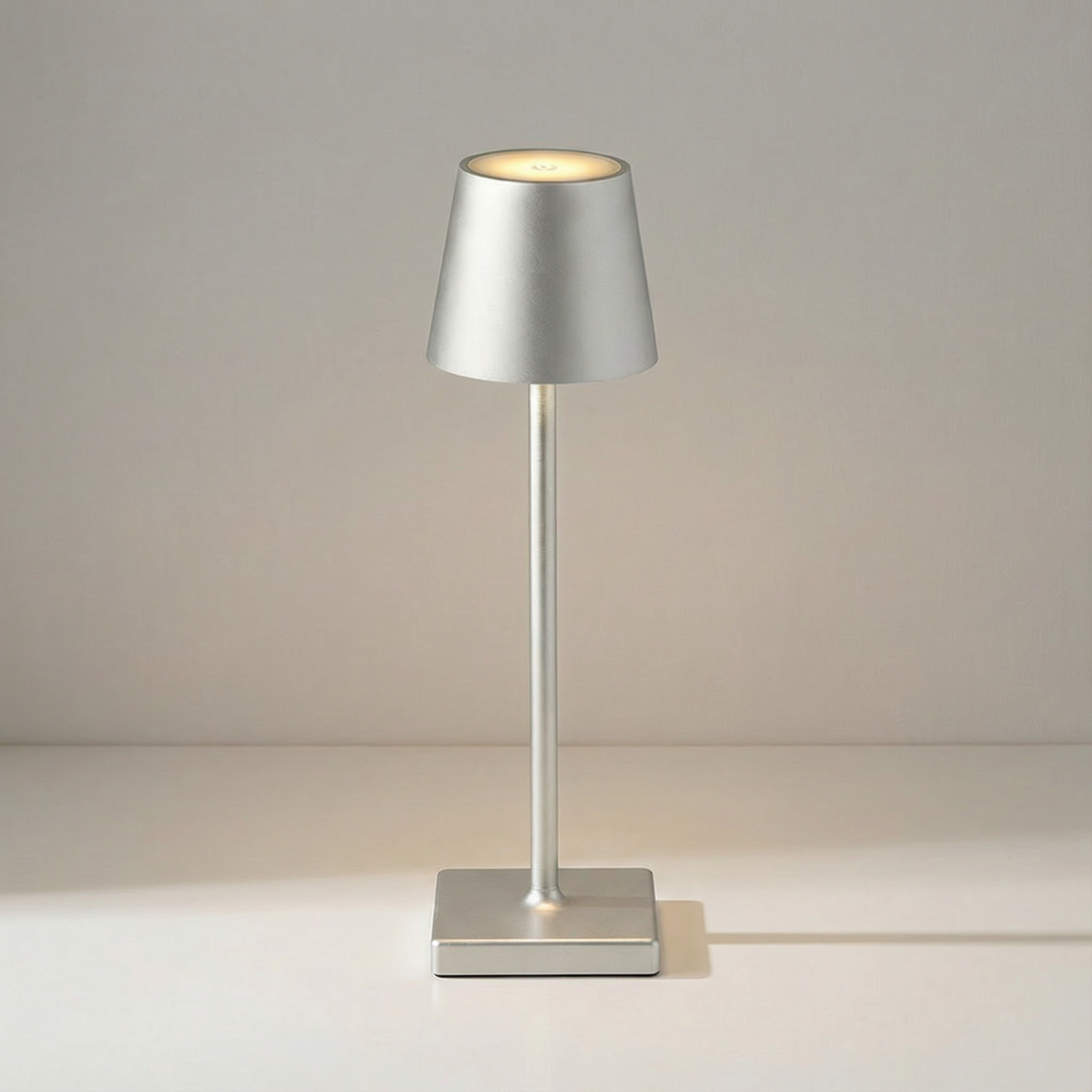 Lampe à poser tactile rechargeable — Aline