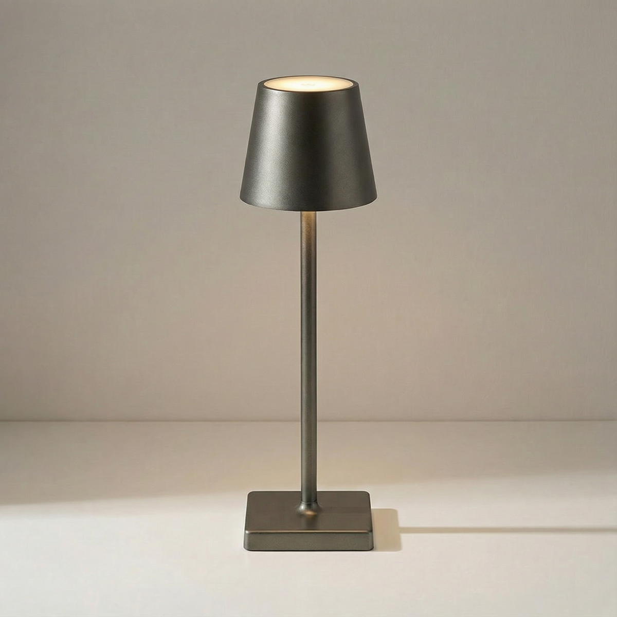 Lampe à poser tactile rechargeable — Aline