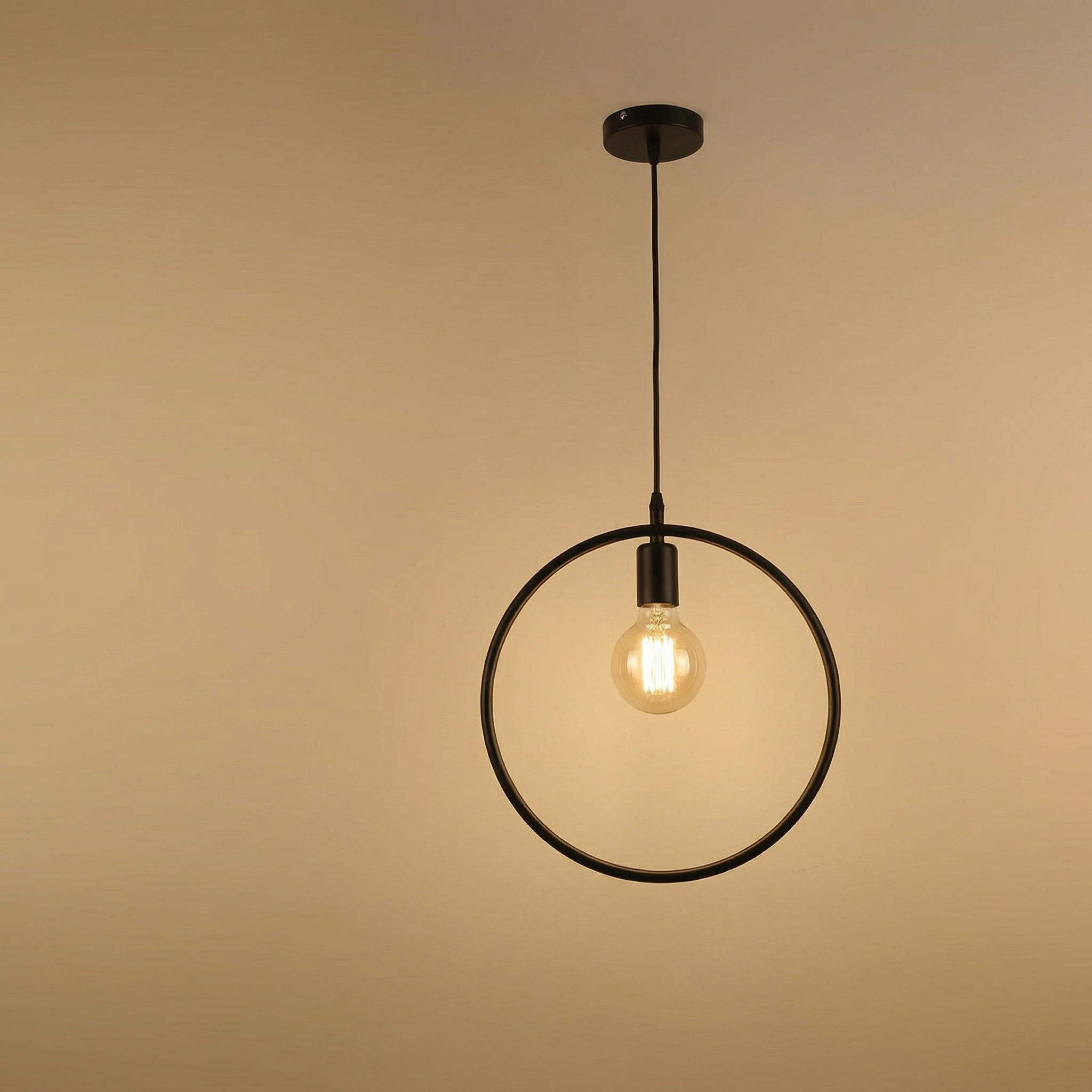 Suspension anneau en métal noir — Margot