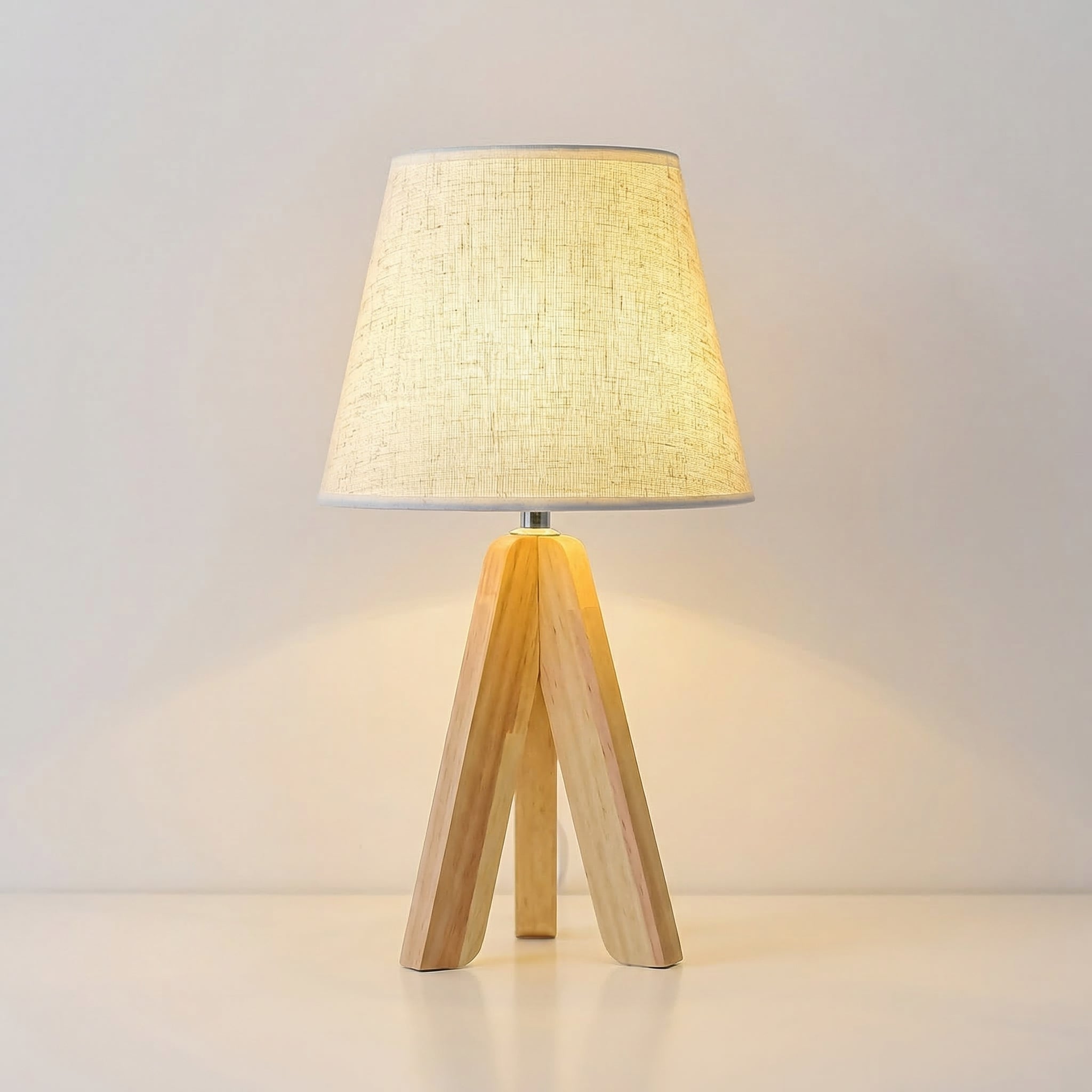 Lampe à poser trépied bois — Adrienne