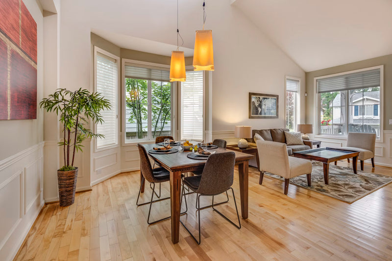 Salle à manger — suspension basse au-dessus de la table